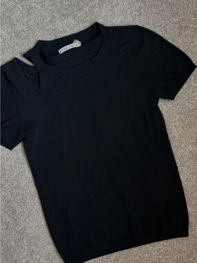 Alice + Olivia Black Short Sleeve Top with Shoulder Cutout